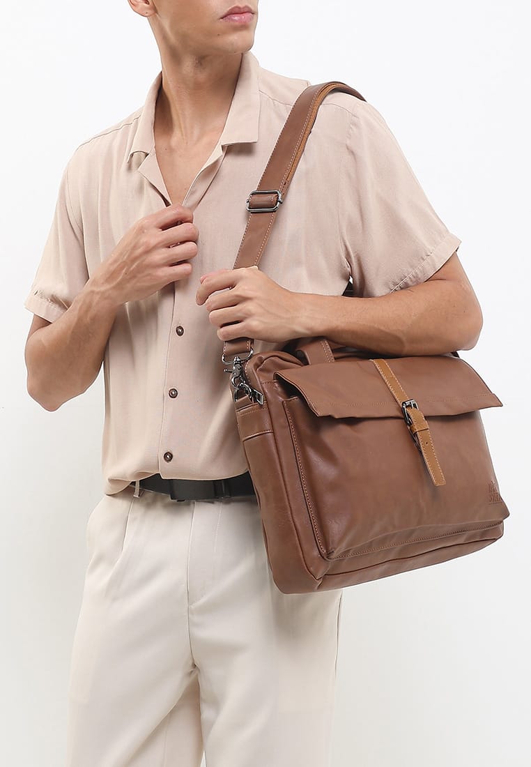 Distressed Leather Executive Brief Messenger Bag - Camel